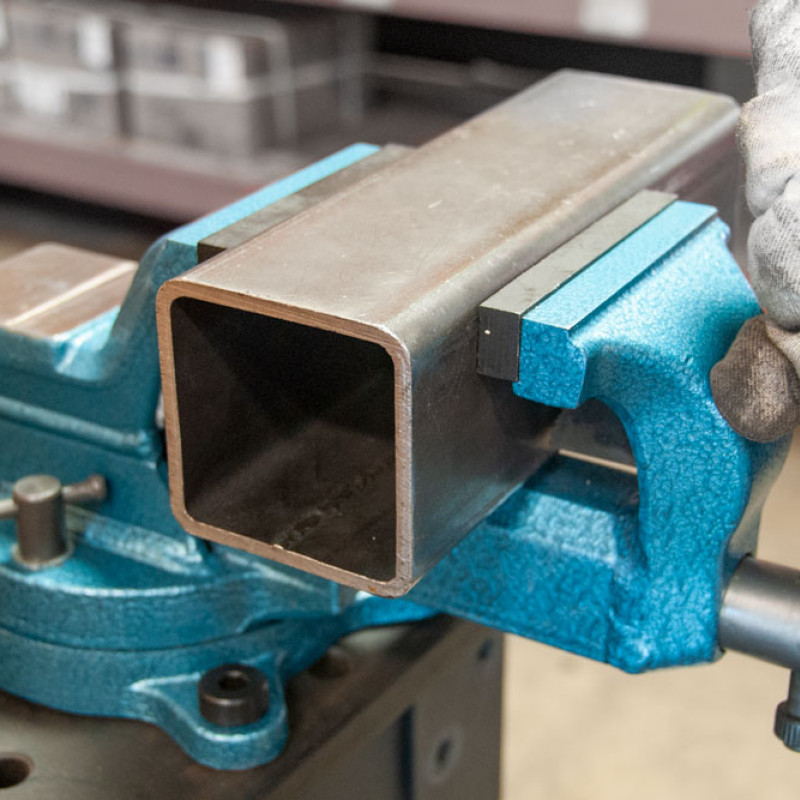 Menghina Rotativa Forjata pentru masa de sudura Rhino Cart